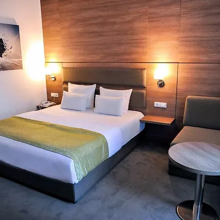 Отель Hotel Opera Garni Белград