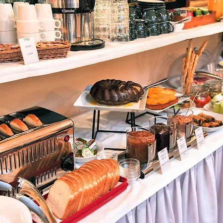 Отель Hotel Opera Garni