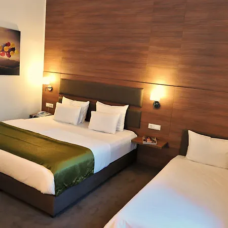 Opera Garni Hotel 4*