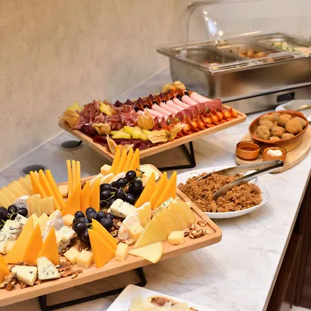 Opera Garni Hotel 4*