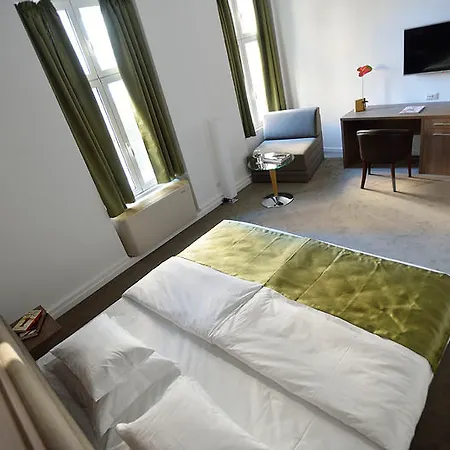 Hotel Opera Garni 4*