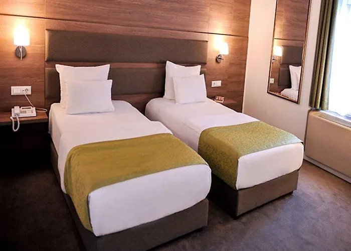 Opera Garni Hotell 4*